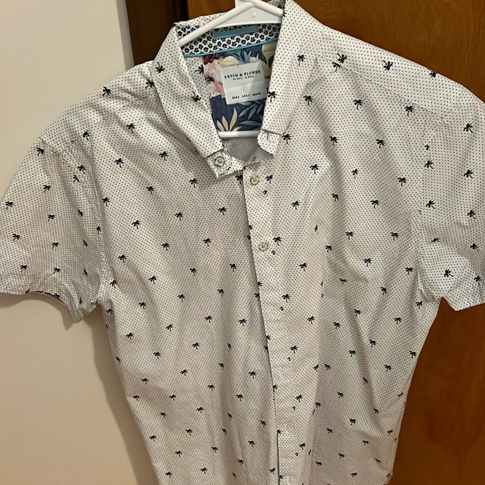 Small Men’s Denim & Flower button down short sleeve white with blue palm trees
